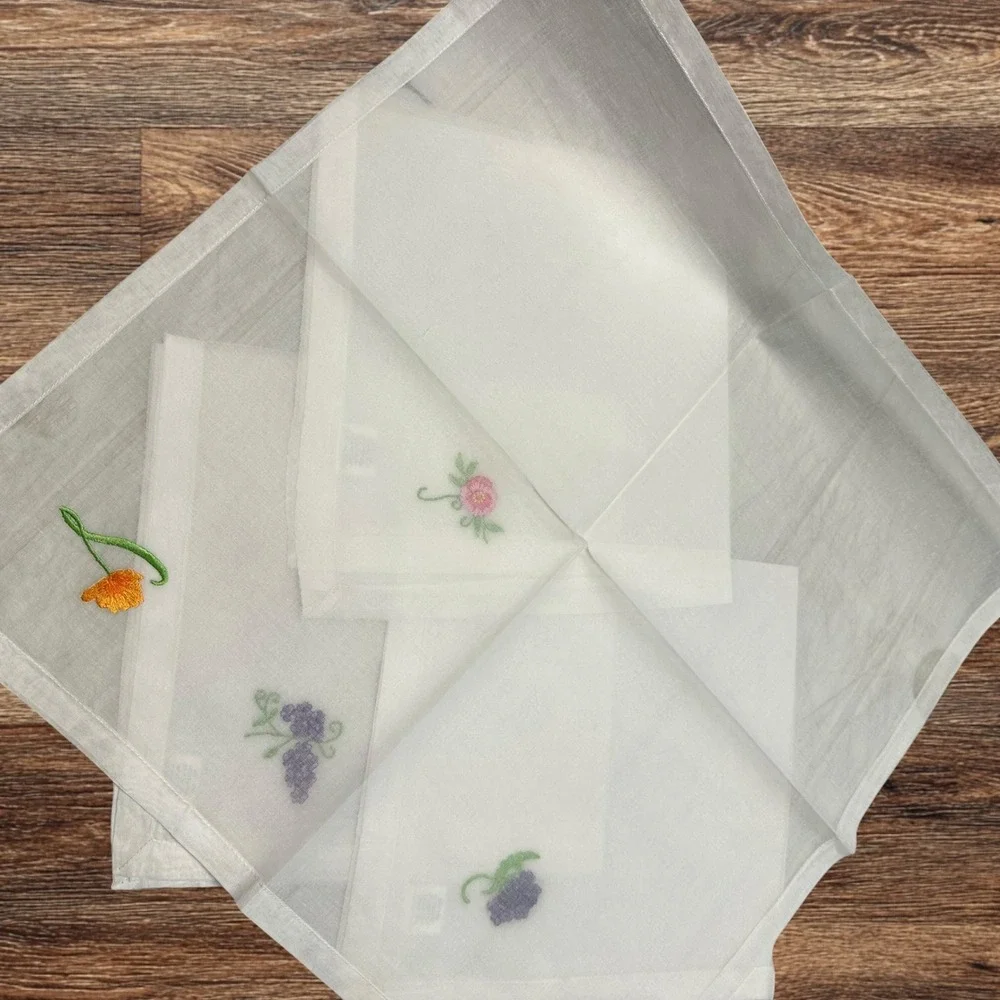 Pottery Barn Bloom Dinner Napkins 4 Piece Embroidered Florals Sheer -New